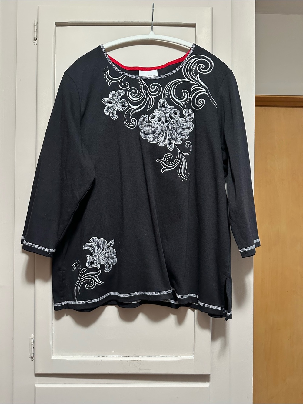 Alfred Dunner Embroidered Black Women's Tunic Top